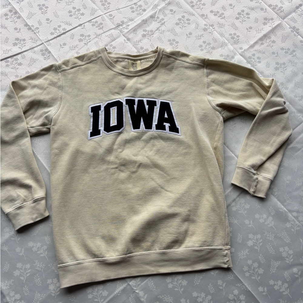 Iowa Crewneck Sweatshirt - ‘butter yellow’